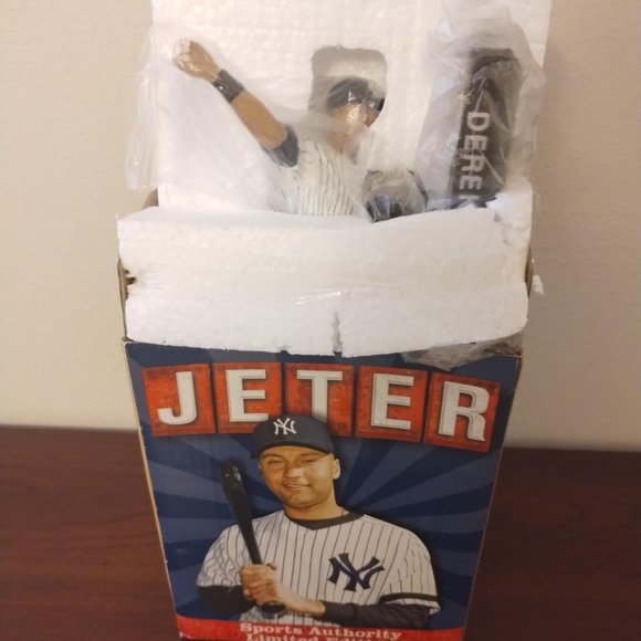 Yankees Derek Jeter - Sports Authority Limited Edition Figurine - Picture 1 of 8